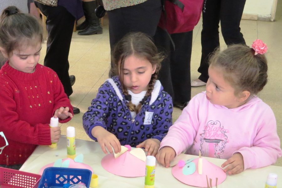 اطفال يقضون وقتا ممتعا ومفيدا بفعاليات قصص مكتبة الفانوس