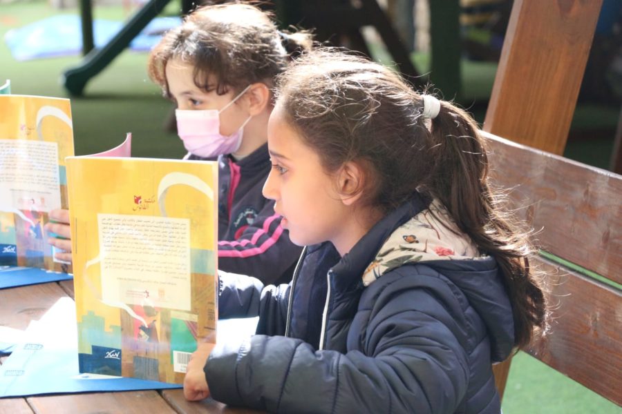 مطالعة قصة شكرا آمو من طالبات الصف الثاني بمدرسة جيل المستقبل بالقدس